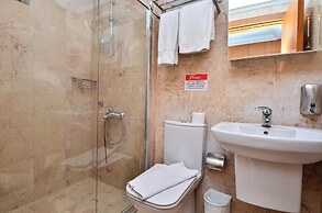 Tropic Beach Club Side