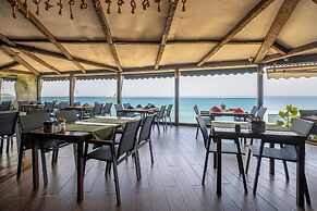 Tropic Beach Club Side