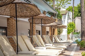 Tropic Beach Club Side