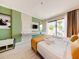 Tropic Beach Club Side