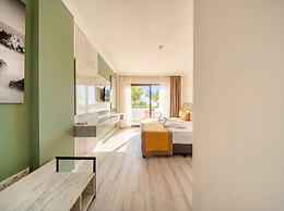Tropic Beach Club Side