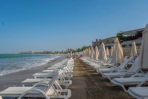 Tropic Beach Club Side