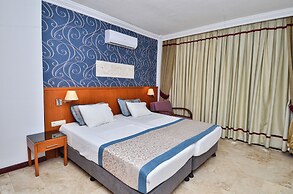 Tropic Beach Club Side