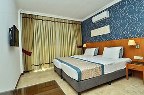 Tropic Beach Club Side