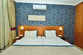 Tropic Beach Club Side