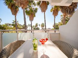 Tropic Beach Club Side