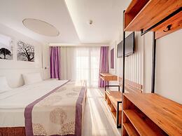 Tropic Beach Club Side