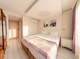 Tropic Beach Club Side