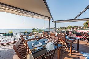 Tropic Beach Club Side