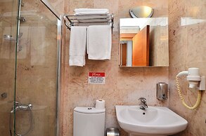 Tropic Beach Club Side