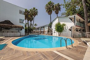 Tropic Beach Club Side