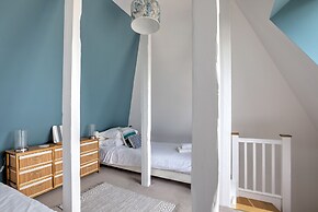 The Tower, 5 Corisande Manor