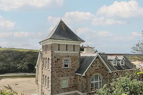 The Tower, 5 Corisande Manor