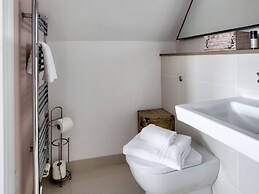 The Tower, 5 Corisande Manor