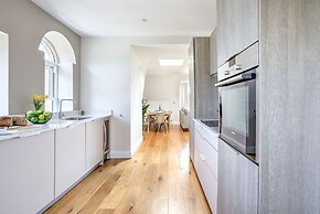 The Tower, 5 Corisande Manor