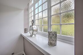 The Tower, 5 Corisande Manor