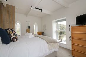 The Tower, 5 Corisande Manor