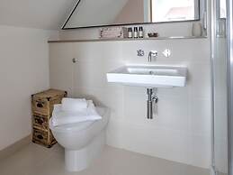 The Tower, 5 Corisande Manor