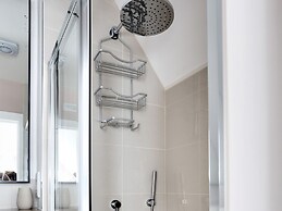 The Tower, 5 Corisande Manor