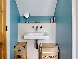 The Tower, 5 Corisande Manor