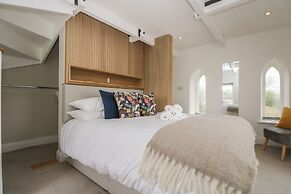 The Tower, 5 Corisande Manor