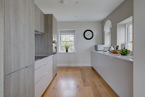 The Tower, 5 Corisande Manor