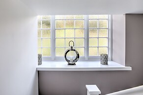 The Tower, 5 Corisande Manor