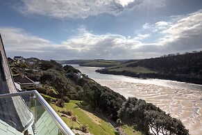 The Tower, 5 Corisande Manor