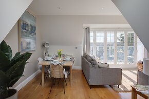 The Tower, 5 Corisande Manor