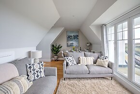 The Tower, 5 Corisande Manor