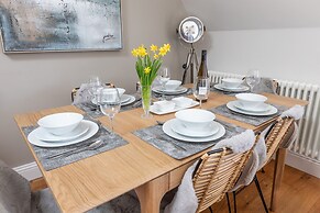 The Tower, 5 Corisande Manor