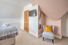 The Tower, 5 Corisande Manor