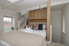 The Tower, 5 Corisande Manor