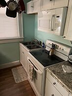 Cozy Bay View Oceanside 1 Bedroom Cottage by RedAwning