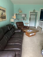 Cozy Bay View Oceanside 1 Bedroom Cottage by RedAwning