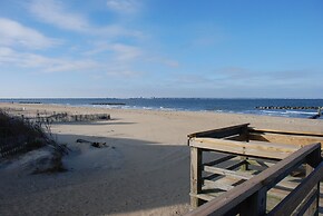 Cozy Bay View Oceanside 1 Bedroom Cottage by RedAwning