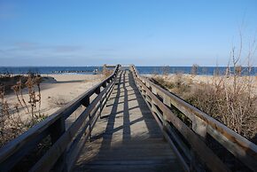 Cozy Bay View Oceanside 1 Bedroom Cottage by RedAwning