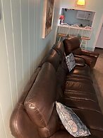 Cozy Bay View Oceanside 1 Bedroom Cottage by RedAwning