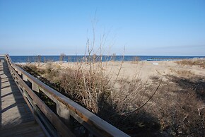 Cozy Bay View Oceanside 1 Bedroom Cottage by RedAwning