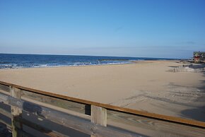 Cozy Bay View Oceanside 1 Bedroom Cottage by RedAwning