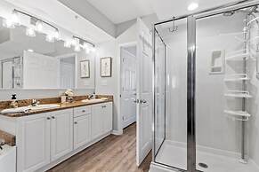 North Tower #801 4 Bedroom Condo by RedAwning