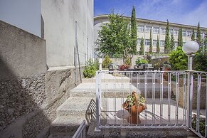 Dom Jose by Guestify