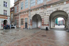 Długi Targ 25/27 M.11