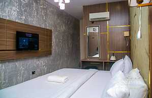 Laycon Hotel & Suites