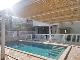 YalaRent Cliff side villa - private pool