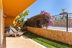 Lakeview Private Garden & Pool