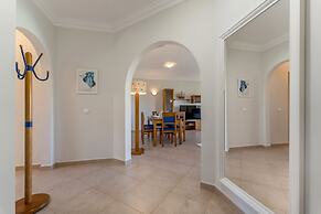 Lakeview Private Garden & Pool