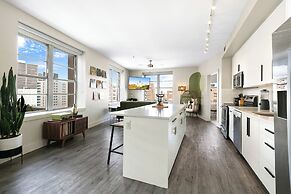 Luxury 2-Bedroom Condo Steps Away from the French Quarter