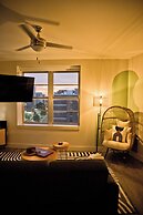 Luxury 2-Bedroom Condo Steps Away from the French Quarter