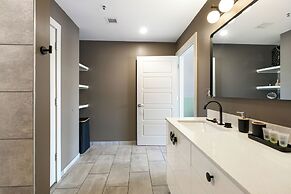 Luxury 2-Bedroom Condo Steps Away from the French Quarter